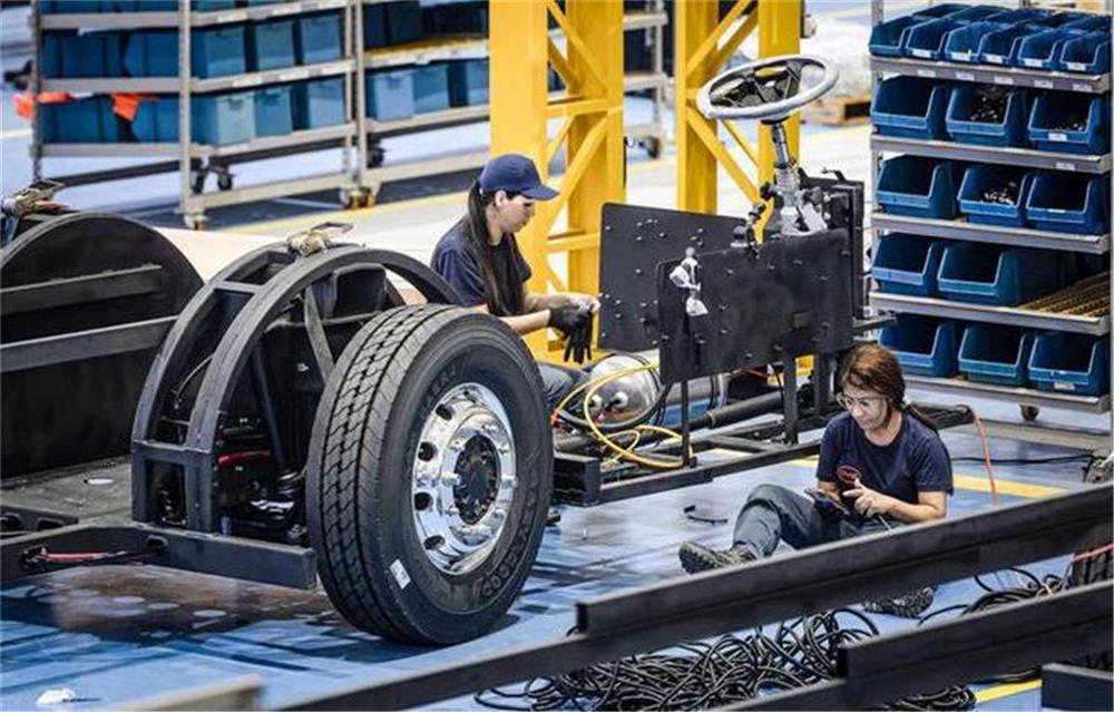 As trabalhadoras da fábrica da BYD no Brasil: o alojamento onde moram é um prédio separado com ar-condicionado