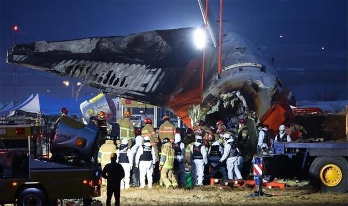 Comissária de bordo da Coreia do Sul sobreviveu à queda da cauda do avião e pode ficar paraplégica